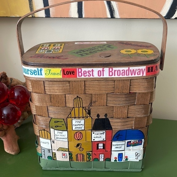 Vintage 🎉HP🎉basket handmade. Painted in Savannah GA - Picture 1 of 12